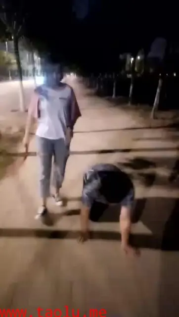 【00后冰冰女王】养户外_马路遛狗遥贱货_下部_