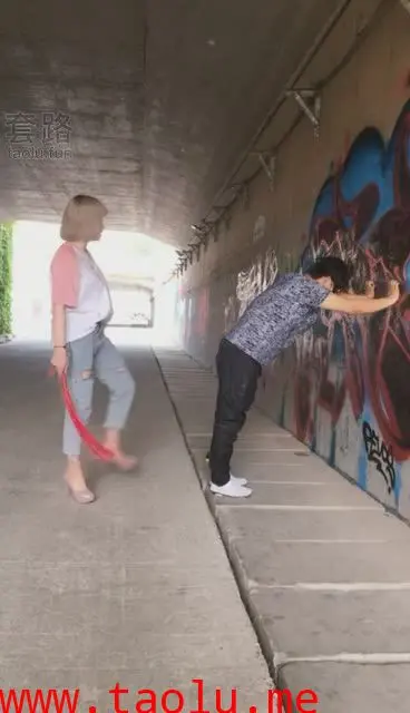 【00后冰冰女王】户外_暴力羞辱鞋底耳光鞭打踩踏