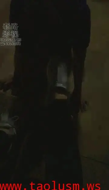 【冷颜女王】户外玩狗，路人路过，刺激