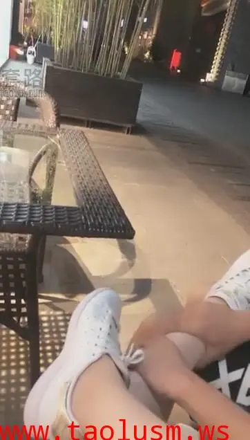 【冷颜女王】野外玩狗，人来人往