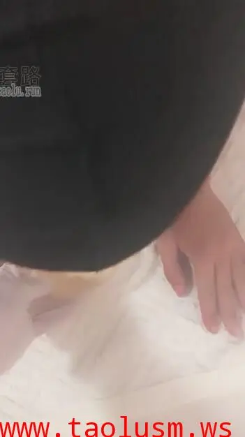 【冷颜女王】高跟踩踏，耳光，直接圣水，连马桶…