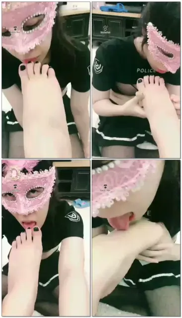 【雯主家的宝贝婳儿】女女舔脚专场，女奴