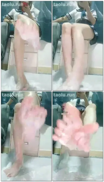 【飞雪s】第一视角学姐的脚下粘上了牛奶