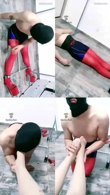 【猫女殿下s】调红丝袜高跟CD奴，舔脚