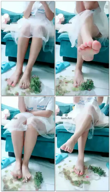 【妖娆公主】第一视角裸足踩葡萄专场