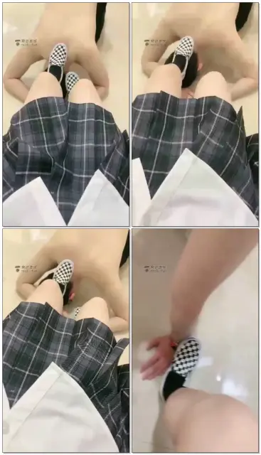 【绘子】学姐踩着脚垫狗头聊天