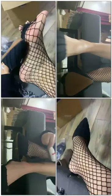 【西怡S】第一视角：舔狗买的高跟鞋，超强粗口辱骂