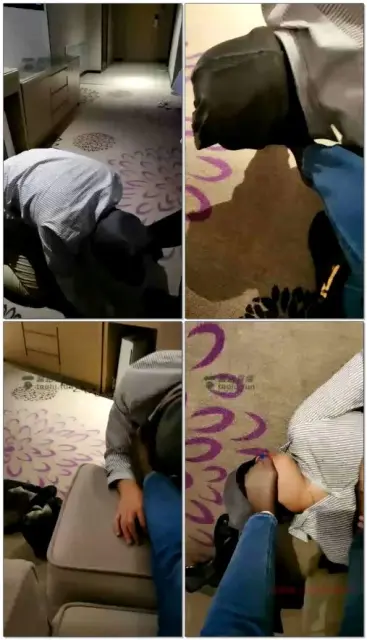 【冰城玫姿】靴子黑丝牛仔裤调教贱狗，原味脚踩口鼻窒息