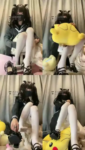 【芃芃大人】萝莉白丝踩娃娃