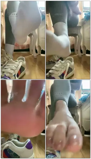 【青柠大大】白棉袜羞辱裸足