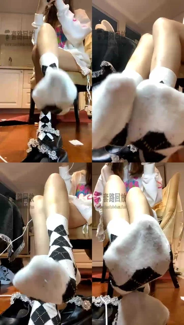 【西怡怡怡子S】第一视角《自助吸系列》卫衣校园袜小皮鞋