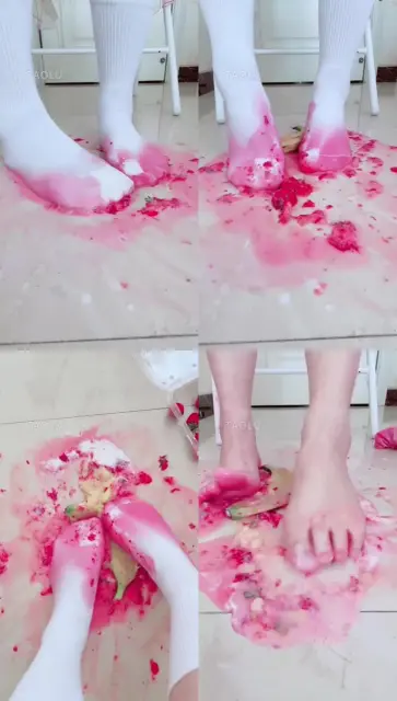 【兔粉粉女皇】第一视角诱惑脚喂食