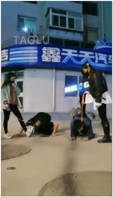 【傲柔】马路边比赛骑马，骑脖子，舔鞋，踢踹，无视路人围观