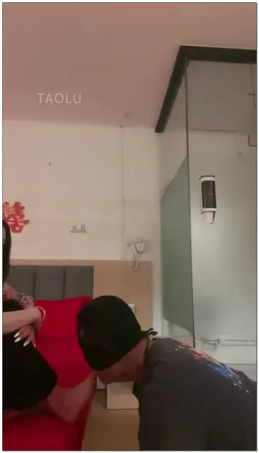 【九娘s】舔脚耳光