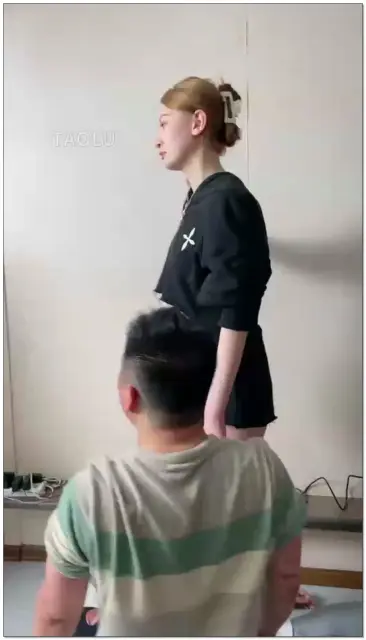 【二宝ss】175突破洁癖舔脚直接重度深喉，踩踏脏物喂食，97下藤条鞭打