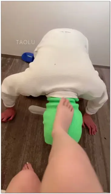 【楚楚S】调狗鞋耳光鞭打舔脚