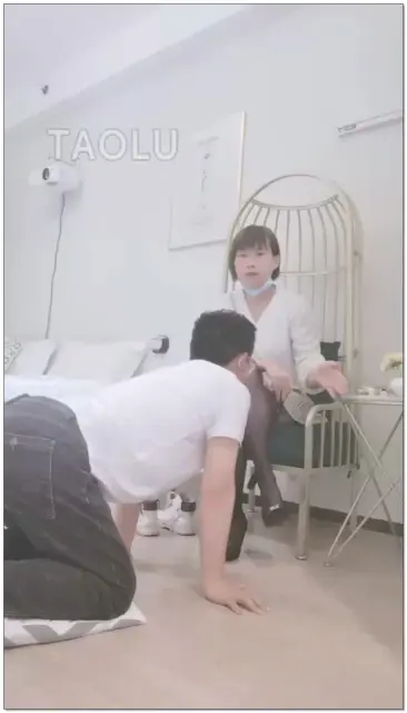 【奈美s】羞辱耳光踩踏场