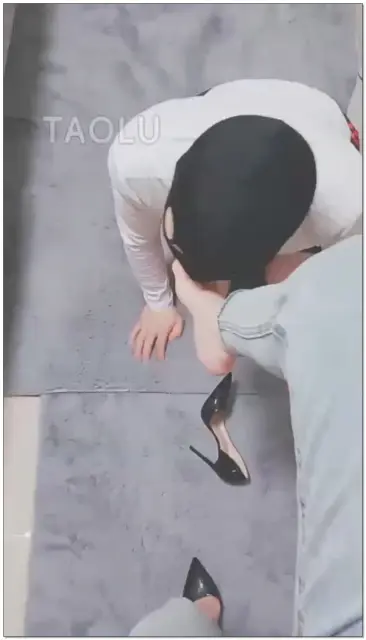 【灵竹】足部护理，清理高跟鞋