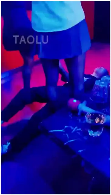 【梦幻大大】和闺蜜KTV玩服务生