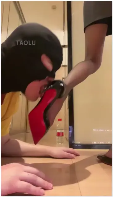 【对阿月心动吗s】高跟踩手暴力耳光命令狗自己扇耳光语言羞辱鞋拨子狠打手心打耳光口水