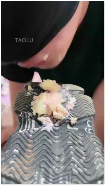 【济南艾文s】狗舔鞋底食物裸足蛋糕