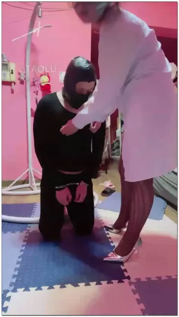 【月亮S】角色扮演调教，手铸、脚铸鞭打