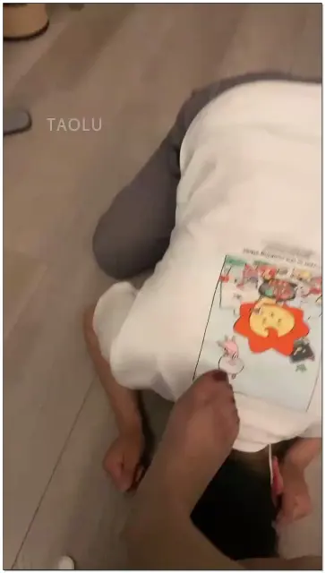 【不知名美女】调教个新人，虐乳舔脚喂食