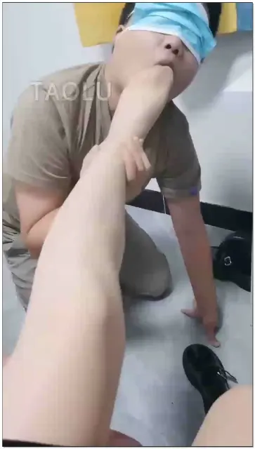 【洛希】全体重踩踏舔脚