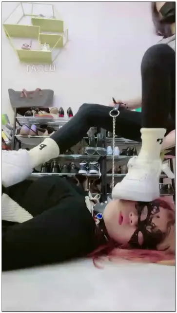 【希希子】阿月穿运动鞋棉袜玩女孩