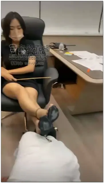 【朱砂痣】女老板责罚业绩垫底的两位员工