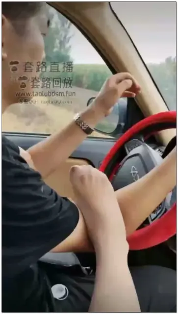 【辣椒多的辣妹S】户外圣水尿撤离吸，丝袜泡水