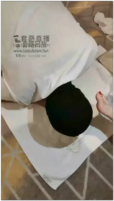 【青岛00后大学生情侣s】情侣s第二次直播玩狗