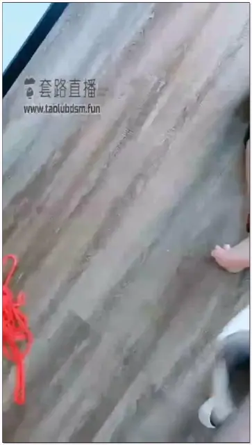 【多多】一个贱货起个大早为了晨尿而来