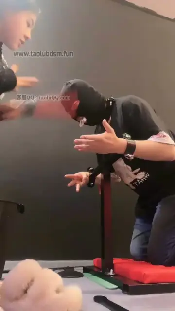 【初见】调教禁锢脚奴深喉