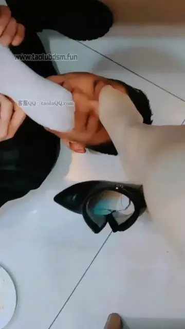 【魅影】带素人美女朋友吃饭调教演示