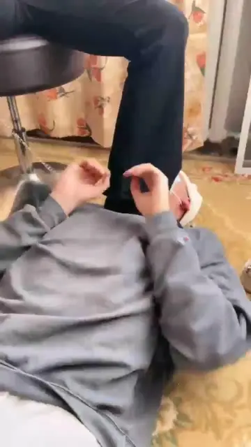 【樱田妮妮】家奴的舌头清理鞋底