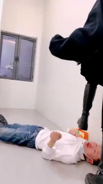 【虫虫】户外商场偶遇公开调教