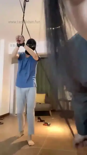 【宝爷】踢裆贱货疼得乱叫