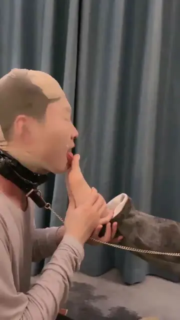 【筱月】跪看女主人调教别人