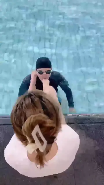 【二宝】泳池旁玩奴