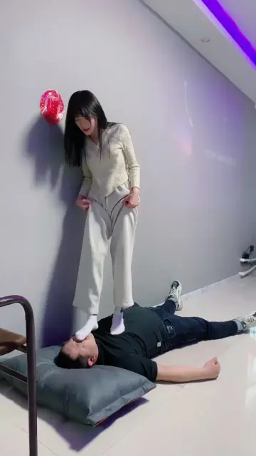 【与精神小妹的那些事】群踩第二弹