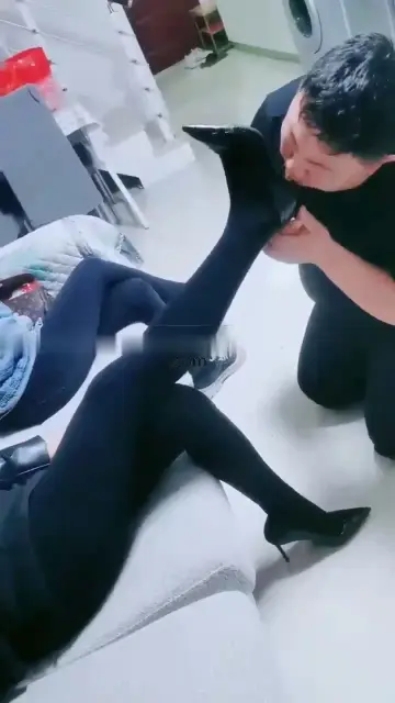 【猪儿子】女朋友的惩罚