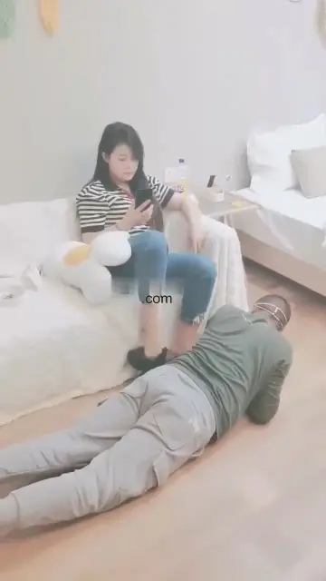 【小欣】女主人虐一个脚下的废物