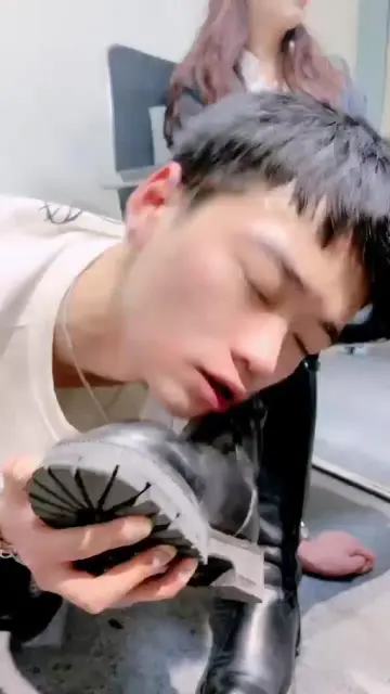 【语阳】和闺蜜约会男奴伺候打牌