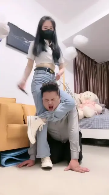 【暴力美学】牵着废物来闺蜜家