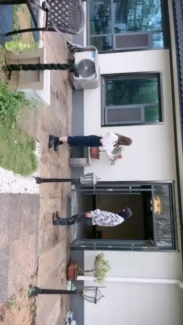 【宸宸】户外皮靴踢踹