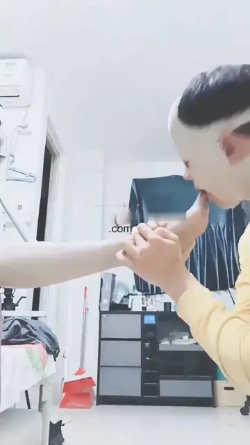 【美娜格格】这个脚奴舔的还可以