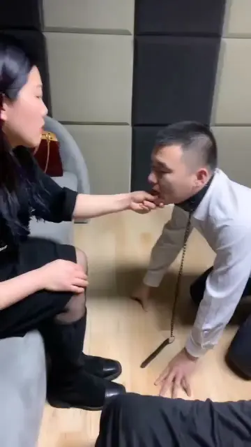 【coco大大】两个贱货轮流被调教