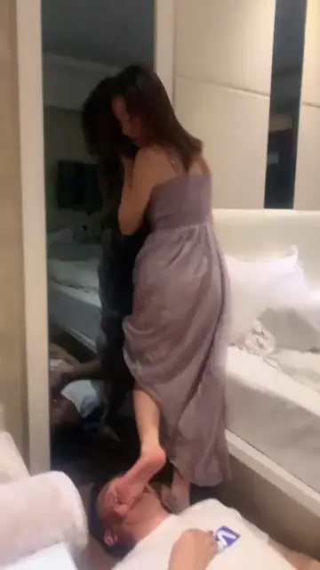 【术术】穿着丝袜来找虐的贱货