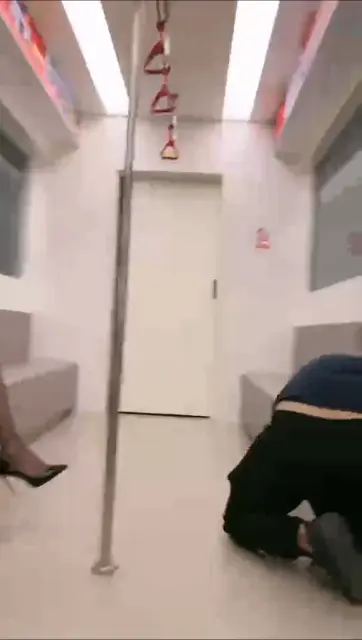 【时安】剧情地铁里调教色狼